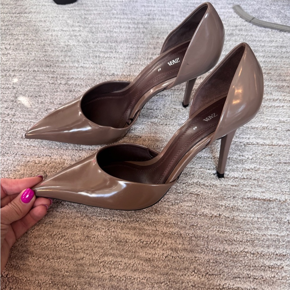 NEW* Never Worn! Super Sexy & Comfortable! Zara Women's Glossy Brown Heels sz9